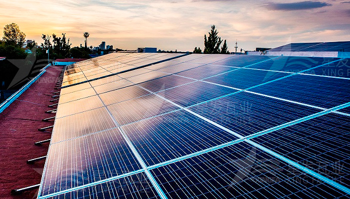 光伏屋面瓦自清潔性能強，防水功能優(yōu)異，簡直是一舉多得！