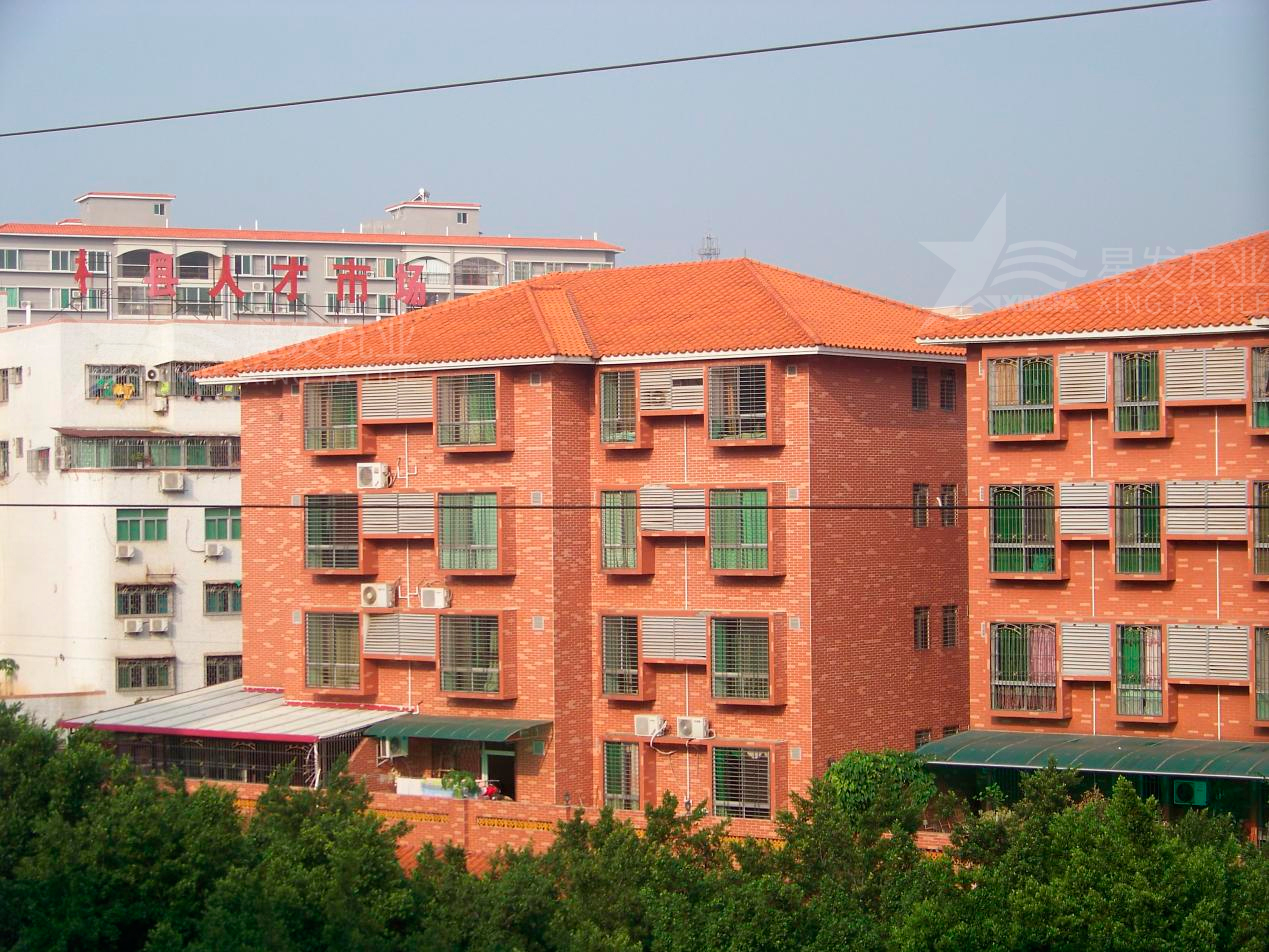 合成樹脂瓦要定期翻新維護(hù)嗎？逐漸取代彩鋼瓦，應(yīng)用越來越廣泛！